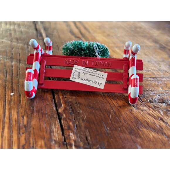 Miniature Candy Cane Bench Figurine With Wreath Decoration By Department 56 Chri - Picture 3 of 5